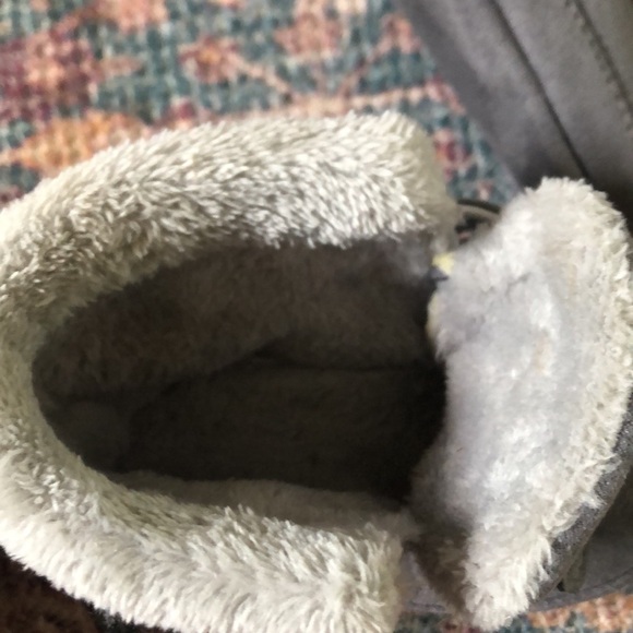 Baby moccasin style booties - Picture 5 of 8